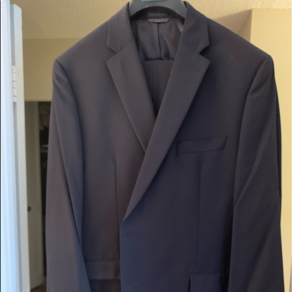Men’s 2 pc suit. 2 button